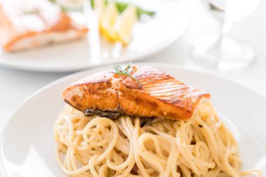 Spagetti Krema soslu somon 