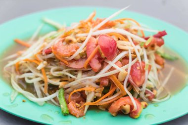 Baharatlı papaya salatası