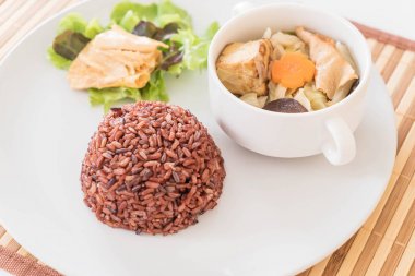 Berry pirinç ve tofu ile dolması lahana çorbası