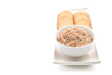 ton balıklı salata kraker ile