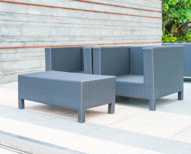 Açık veranda sandalye ve masa