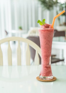 karışık meyveli smoothie