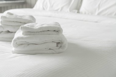 Yatak Dekorasyon yatak odası iç beyaz havlu 