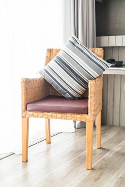 Kanepe oturma Interio dekorasyonda güzel lüks yastık