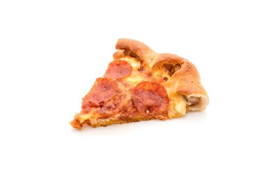 Beyaz zemin üzerine ev yapımı biberli Pizza 