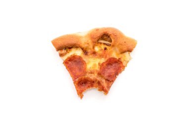 Beyaz zemin üzerine ev yapımı biberli Pizza 