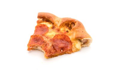 Beyaz zemin üzerine ev yapımı biberli Pizza 