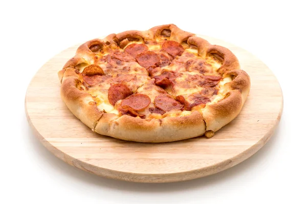 Zelfgemaakte peperoni Pizza op witte achtergrond — Stockfoto