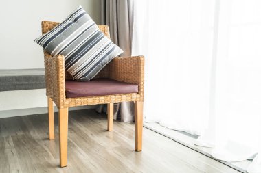 Kanepe oturma Interio dekorasyonda güzel lüks yastık