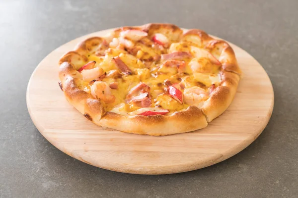 Pizza de marisco havaiana caseira — Fotografia de Stock