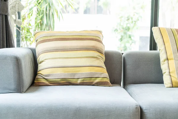 Kanepe dekorasyon güzel yastık 