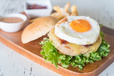 peynir domuz eti hamburger