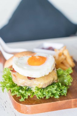 peynir domuz eti hamburger