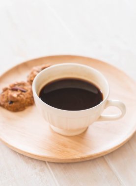 Çerezler ile siyah kahve 