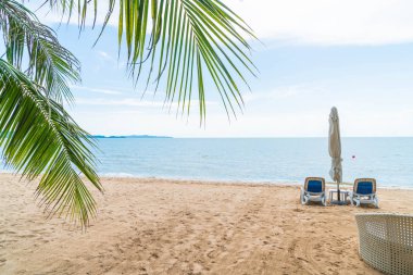 Pattaya Tayland'da palmiye ve tropikal plaj