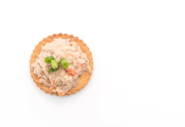 ton balıklı salata kraker ile