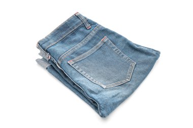 beyaz üzerine kısa jean 