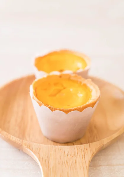 Egg tart on plate — Stock Photo, Image
