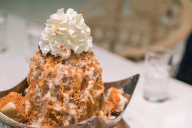 süt çay buz jöle ile tıraş ve krem şanti