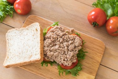 ton balıklı sandviç Wood