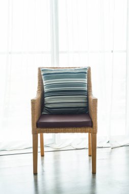 Kanepe oturma Interio dekorasyonda güzel lüks yastık