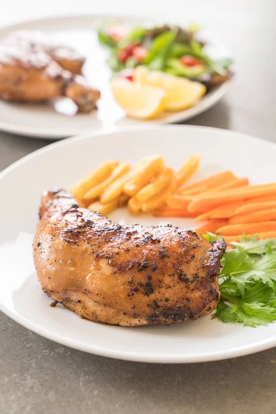 Bife de frango da coxa — Fotografia de Stock