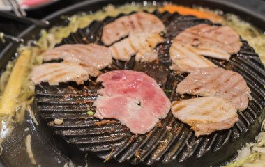 tava ızgara dilimlenmiş domuz eti