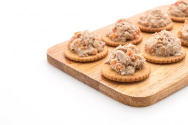 ton balıklı salata kraker ile