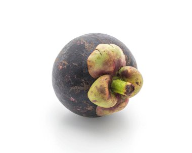 Beyaz üzerine taze mangosteen