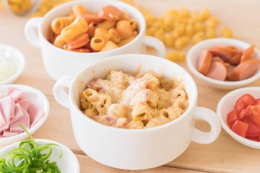 makarna peynir ve jambon