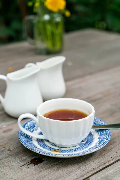 Английский чай на столе — стоковое фото