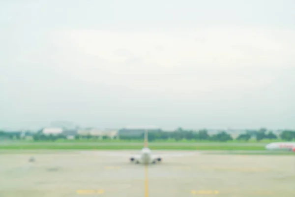 空港のゲートで飛行機のぼかし — ストック写真