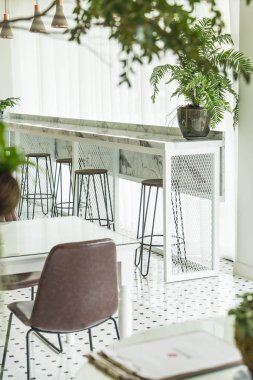 boş ahşap sandalye 