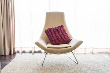 Kanepe oturma Interio dekorasyonda güzel lüks yastık