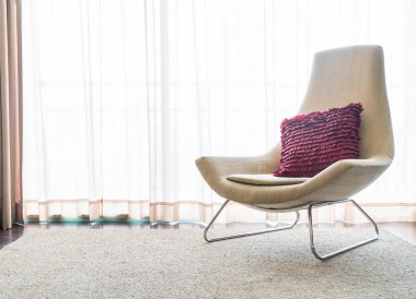 Kanepe oturma Interio dekorasyonda güzel lüks yastık