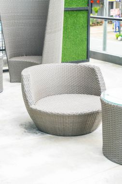 veranda boş sandalye ve masa