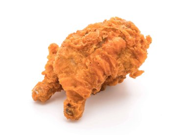 Beyaz arka planda kızarmış tavuk