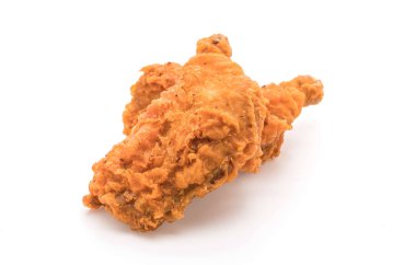 Beyaz arka planda kızarmış tavuk