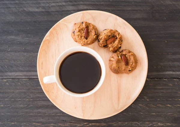 Çerezler ile siyah kahve 