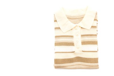 gömlek. beyaz üzerine katlanmış t-shirt 