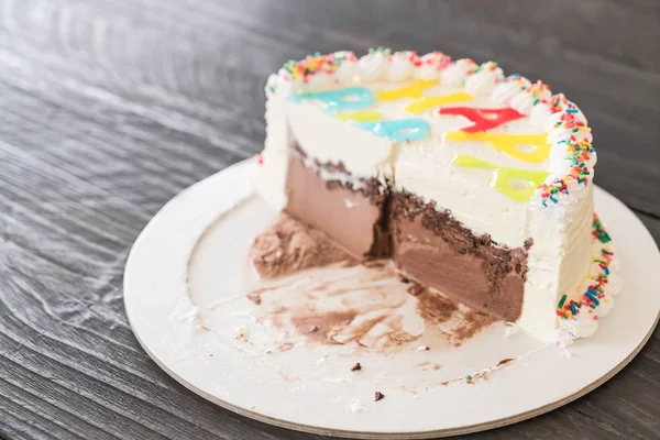 Feliz aniversário bolo de sorvete — Fotografia de Stock