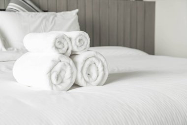 Yatak Dekorasyon yatak odası iç beyaz havlu 