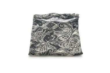 gömlek. beyaz üzerine katlanmış t-shirt 