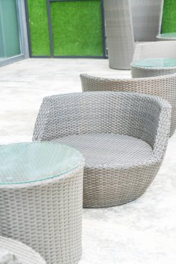 veranda boş sandalye ve masa