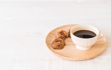 Çerezler ile siyah kahve 