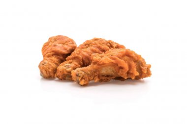 Beyaz arka planda kızarmış tavuk