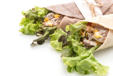 ton balıklı Mısır salata ile salata rulo sarma