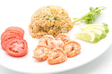 Kızarmış pirinç ve karides.