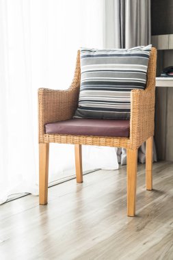 Kanepe oturma Interio dekorasyonda güzel lüks yastık