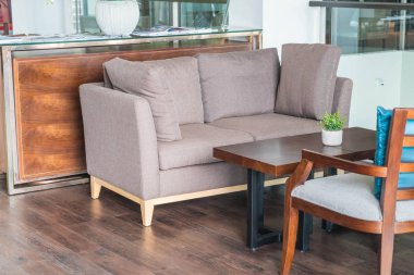 Teraslı bir salon Tablo ayarı 